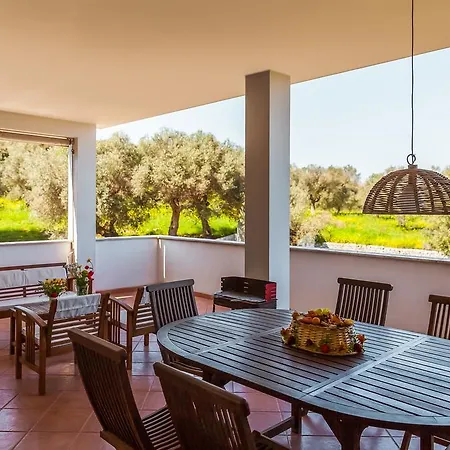 Holiday home Carenza